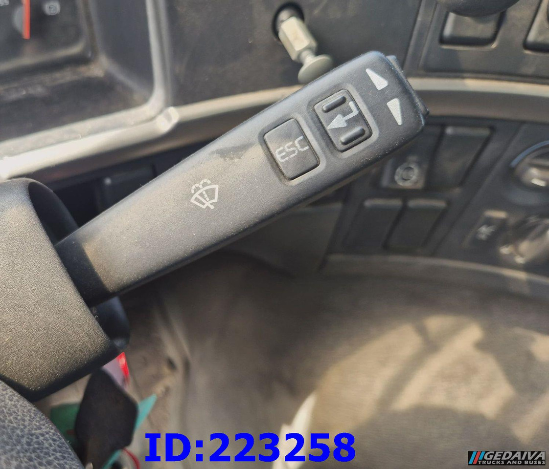 Грузовик бортовой/ Платформа VOLVO FM9 300HP 6x2 + HIAB 144B -3 CL: фото 17