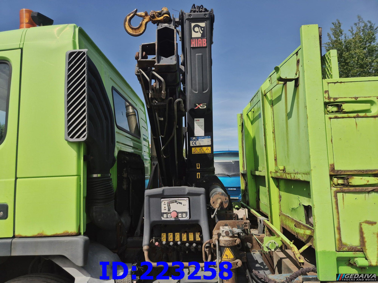 Грузовик бортовой/ Платформа VOLVO FM9 300HP 6x2 + HIAB 144B -3 CL: фото 9