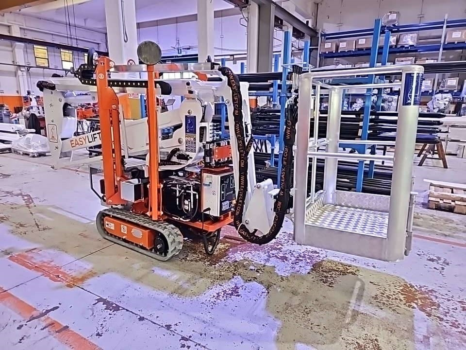 EasyLift R130 - Коленчатый подъемник: фото 1 EasyLift R130 - Коленчатый подъемник: фото 1