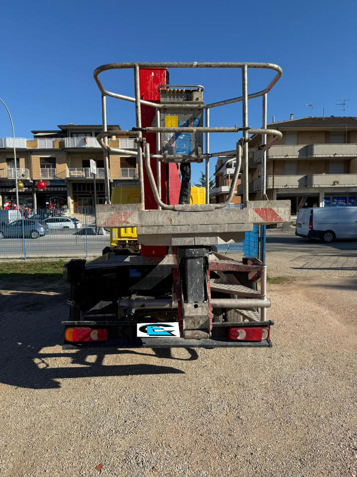 Грузовик с подъемником : фото 8