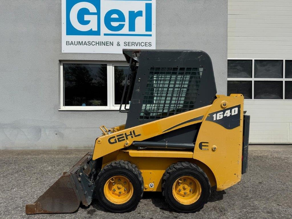 Gehl SL1640E (4027) - Мини-погрузчик с бортовым поворотом: фото 5 Gehl SL1640E (4027) - Мини-погрузчик с бортовым поворотом: фото 5