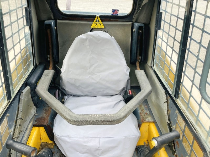 Gehl SL4240 (3746) - Мини-погрузчик с бортовым поворотом: фото 5 Gehl SL4240 (3746) - Мини-погрузчик с бортовым поворотом: фото 5