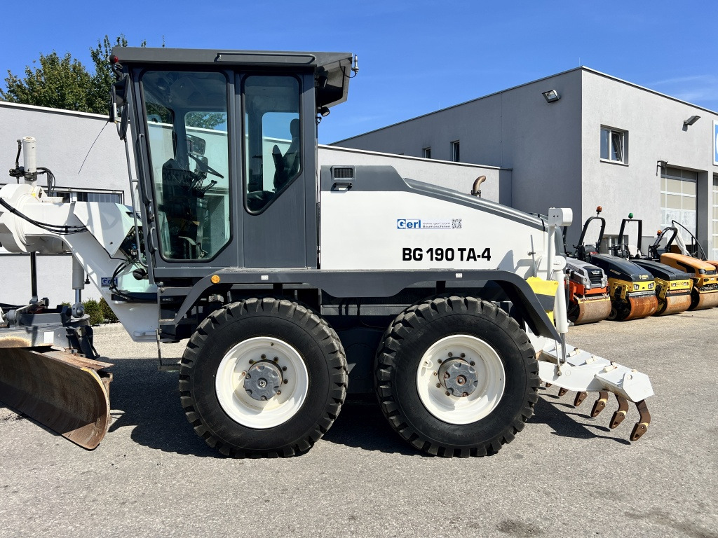 HBM Bomag BG 190TA-4 (111673) - Грейдер: фото 2 HBM Bomag BG 190TA-4 (111673) - Грейдер: фото 2