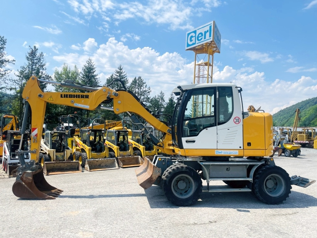 Liebherr A910 Compact (4025) - Колёсный экскаватор: фото 1 Liebherr A910 Compact (4025) - Колёсный экскаватор: фото 1