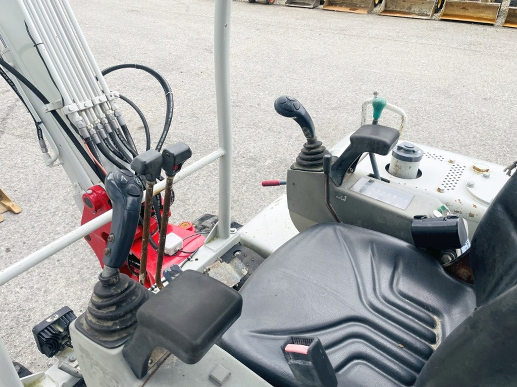 Takeuchi TB135 (4056) - Мини-экскаватор: фото 5 Takeuchi TB135 (4056) - Мини-экскаватор: фото 5