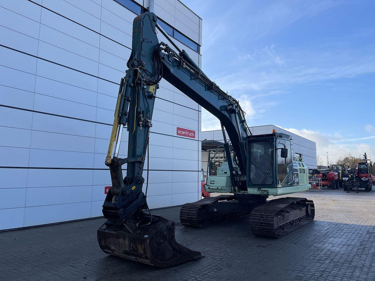 Komatsu PC240LCD-11 - Гусеничный экскаватор: фото 1 Komatsu PC240LCD-11 - Гусеничный экскаватор: фото 1