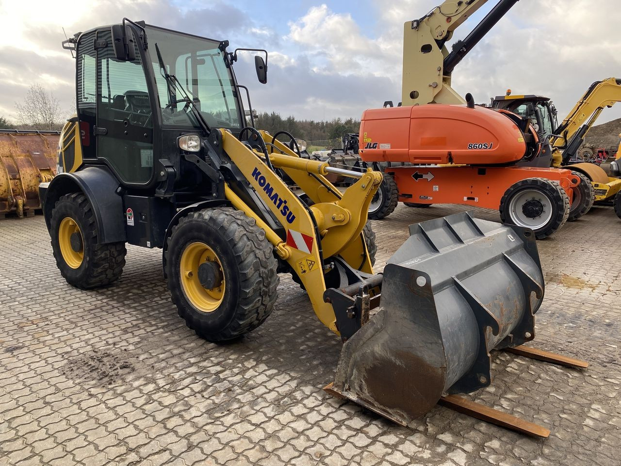 Komatsu WA80M-8EO - Компактный фронтальный погрузчик: фото 5 Komatsu WA80M-8EO - Компактный фронтальный погрузчик: фото 5