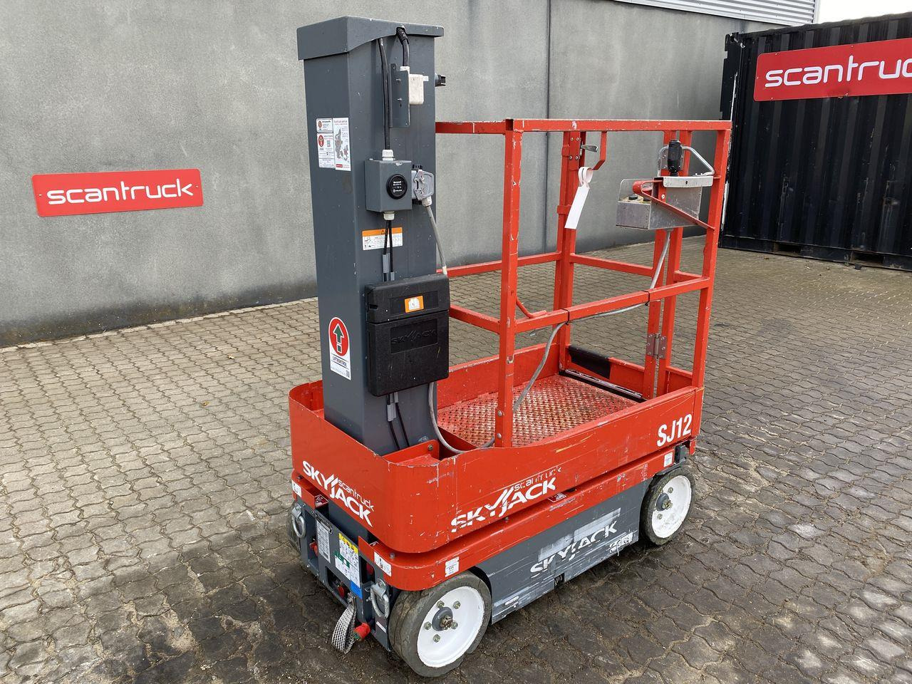 Skyjack SJ12 - Вертикальный мачтовый подъемник: фото 1 Skyjack SJ12 - Вертикальный мачтовый подъемник: фото 1