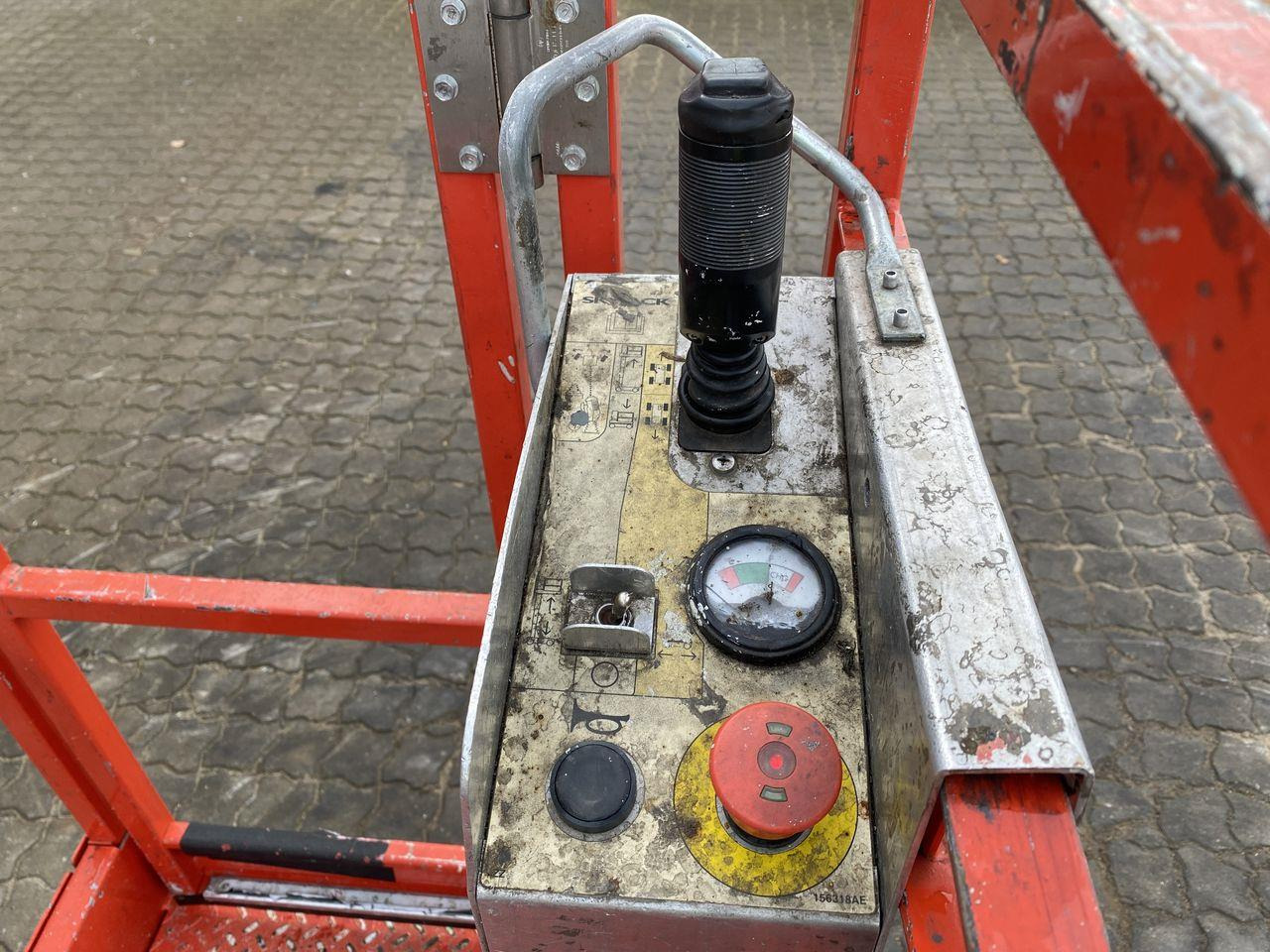 Skyjack SJ12 - Вертикальный мачтовый подъемник: фото 3 Skyjack SJ12 - Вертикальный мачтовый подъемник: фото 3