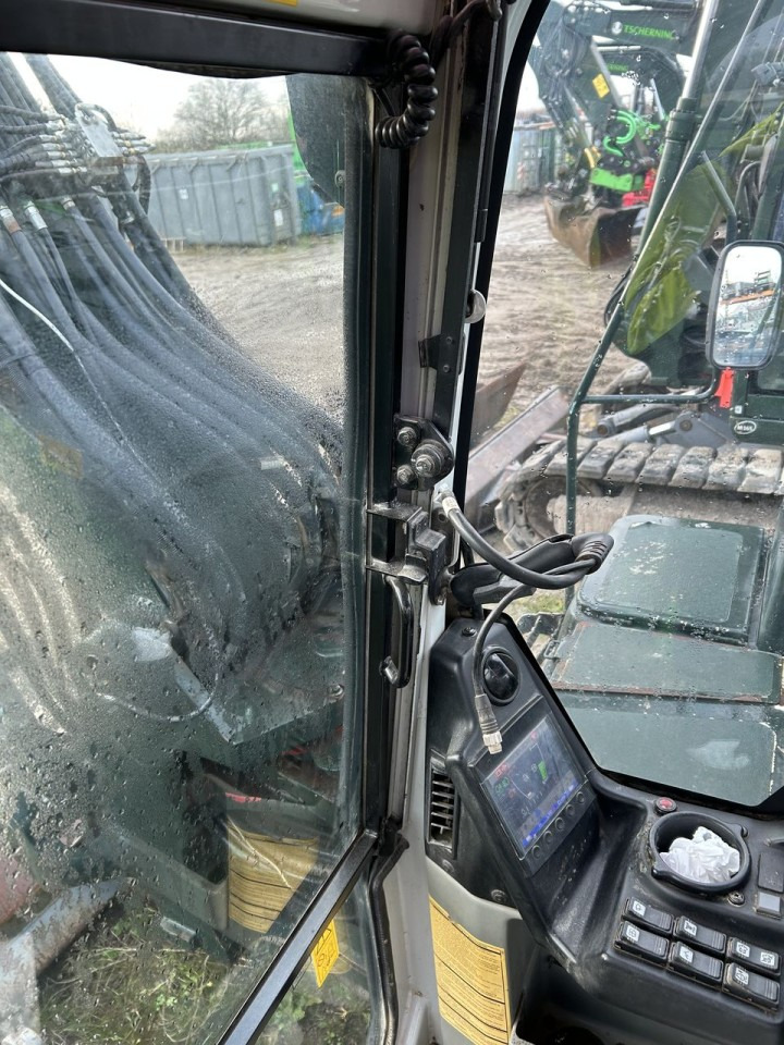 Takeuchi TB1140 - Гусеничный экскаватор: фото 3 Takeuchi TB1140 - Гусеничный экскаватор: фото 3