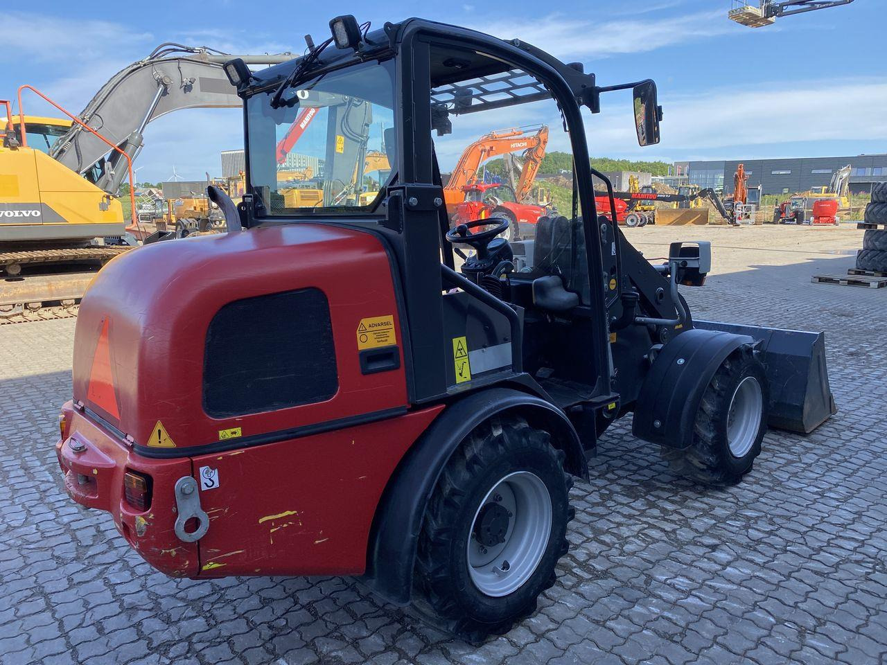 Weidemann 2070 - Компактный фронтальный погрузчик: фото 4 Weidemann 2070 - Компактный фронтальный погрузчик: фото 4