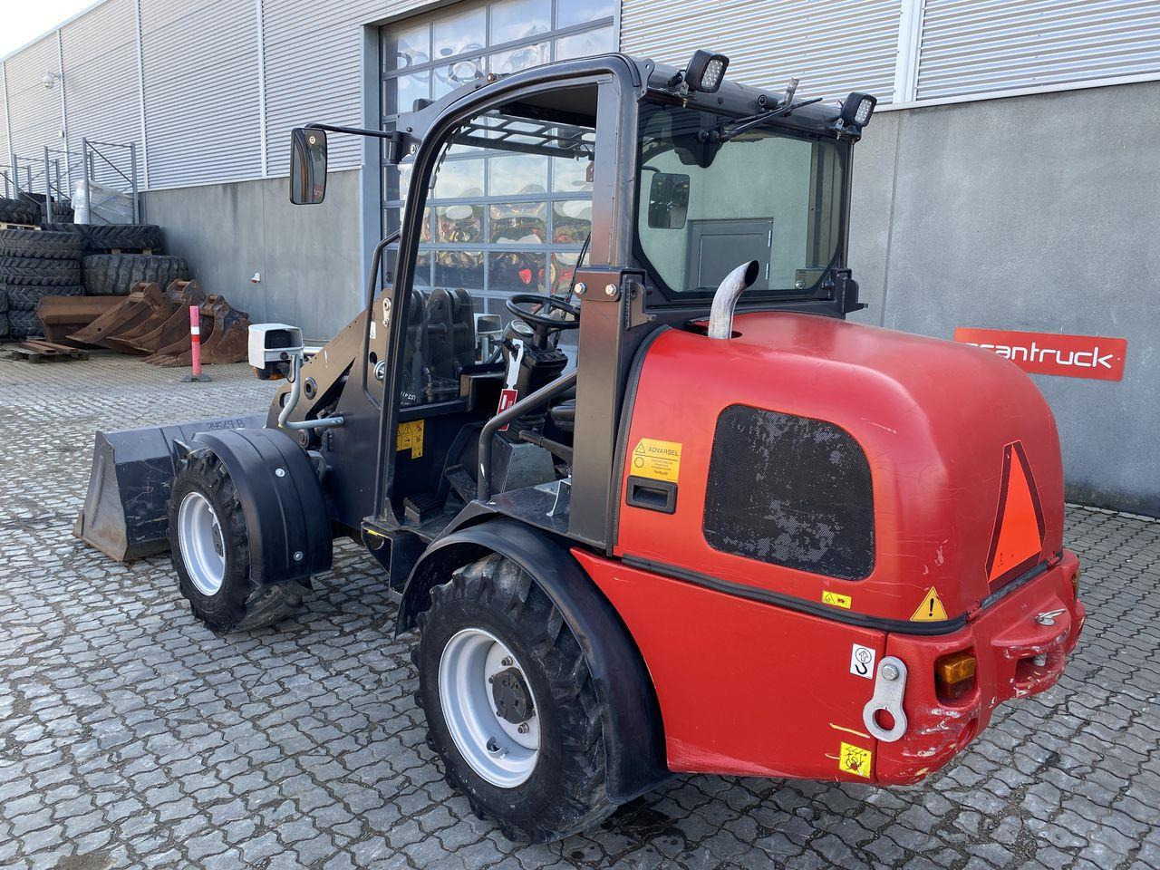 Weidemann 2070 - Компактный фронтальный погрузчик: фото 2 Weidemann 2070 - Компактный фронтальный погрузчик: фото 2