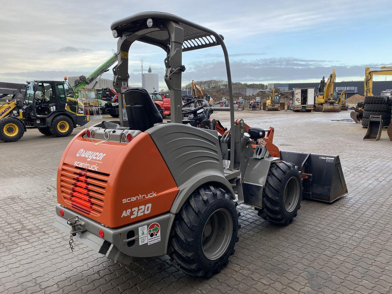 Weycor AR320 Agrar - Компактный фронтальный погрузчик: фото 4 Weycor AR320 Agrar - Компактный фронтальный погрузчик: фото 4