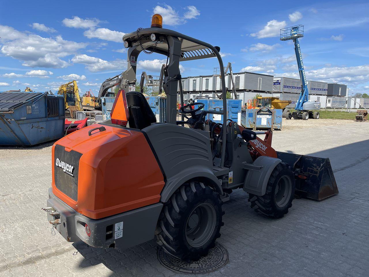 Weycor AR380 Agrar - Компактный фронтальный погрузчик: фото 4 Weycor AR380 Agrar - Компактный фронтальный погрузчик: фото 4