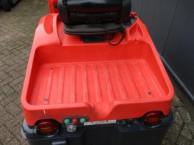 Linde P 60 - Складской тягач: фото 4 Linde P 60 - Складской тягач: фото 4