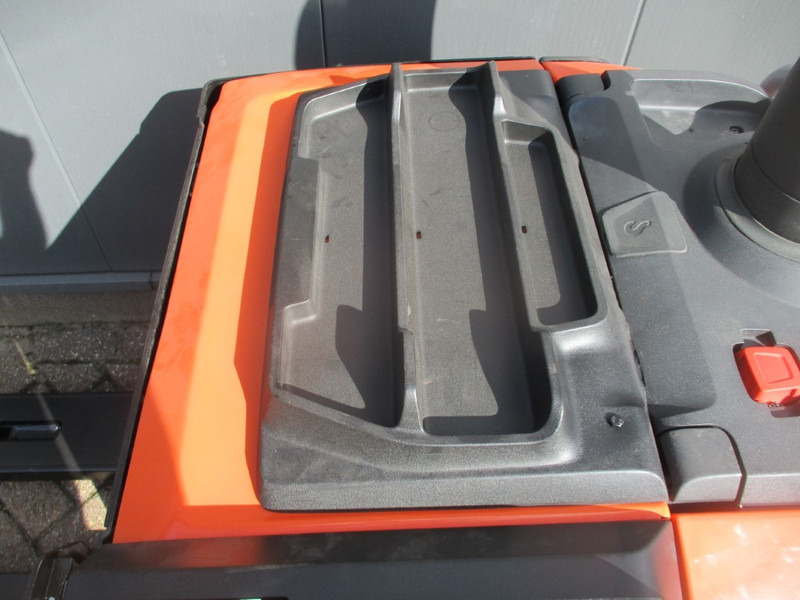 Toyota LPE 200 - Тележка: фото 5 Toyota LPE 200 - Тележка: фото 5