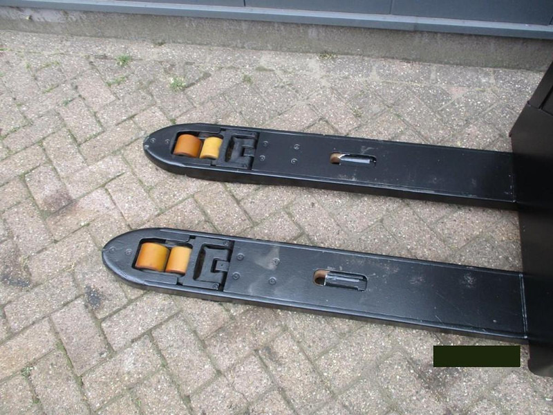 Toyota LPE 200 - Тележка: фото 4 Toyota LPE 200 - Тележка: фото 4