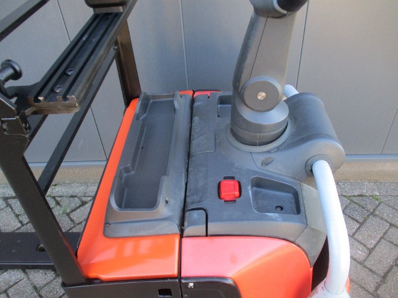 Toyota LPE 200 - Тележка: фото 4 Toyota LPE 200 - Тележка: фото 4