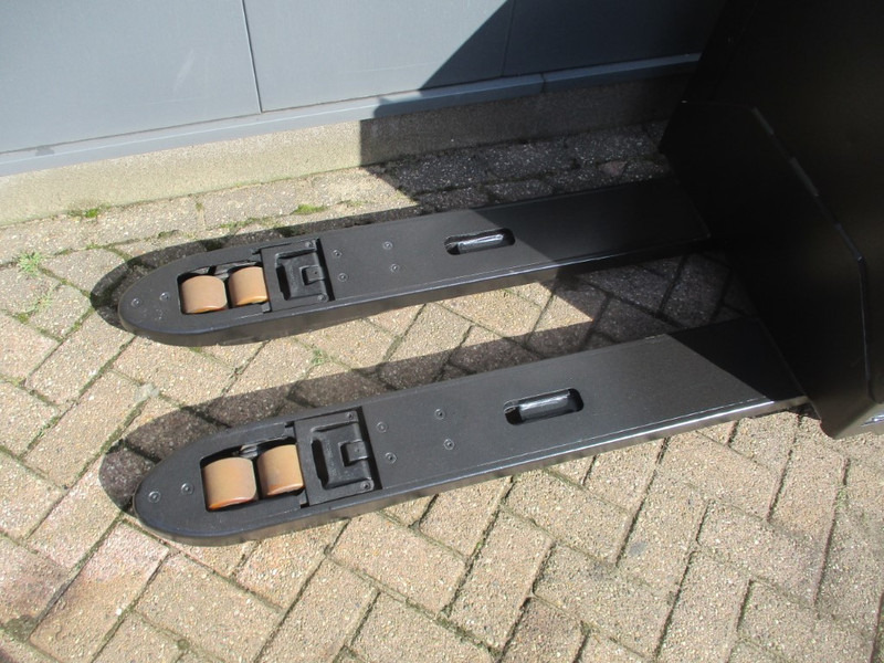 Toyota LPE 200 - Тележка: фото 4 Toyota LPE 200 - Тележка: фото 4