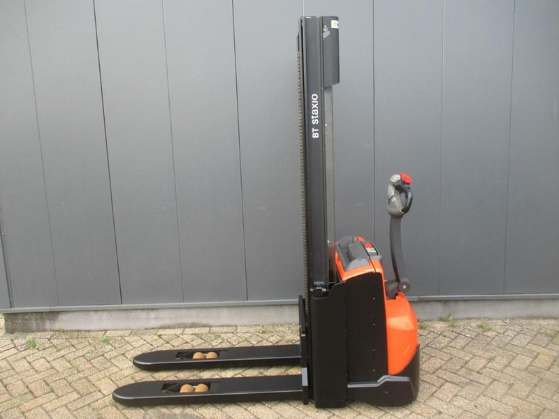 Toyota SWE 100 - Штабелер: фото 1 Toyota SWE 100 - Штабелер: фото 1