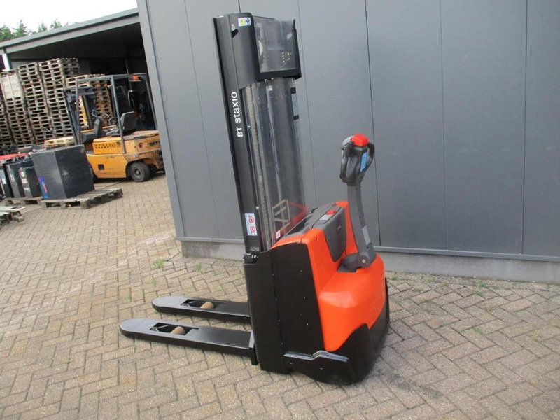 Toyota SWE 100 - Штабелер: фото 3 Toyota SWE 100 - Штабелер: фото 3