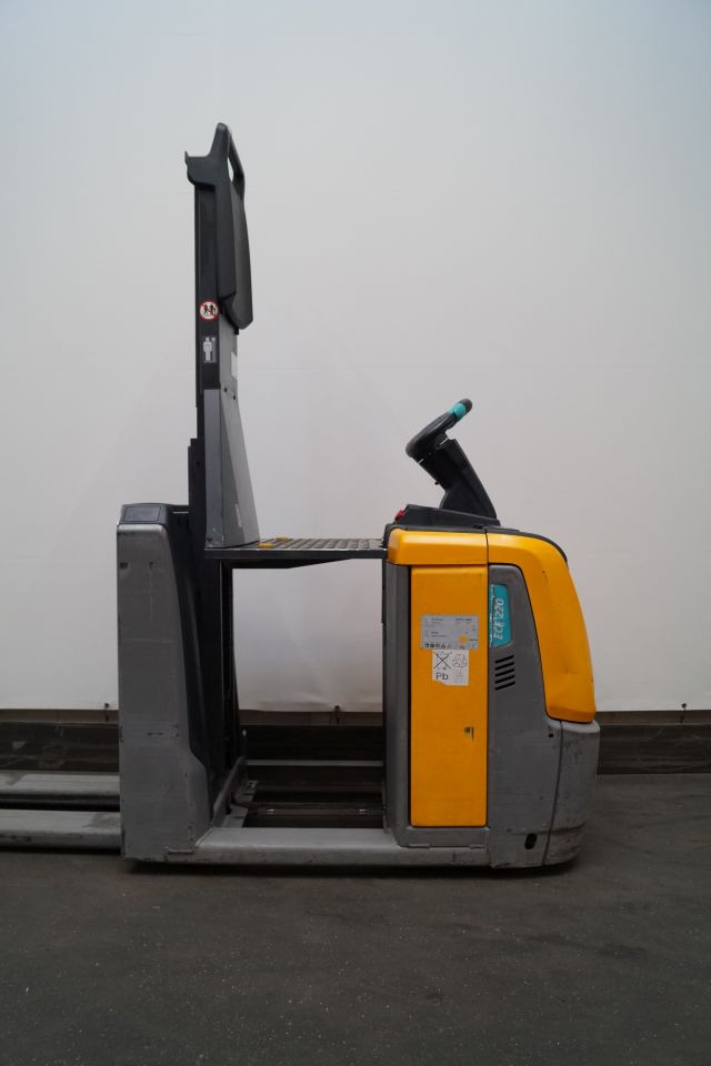 Jungheinrich ECE220HP - Сборщик заказов: фото 3 Jungheinrich ECE220HP - Сборщик заказов: фото 3