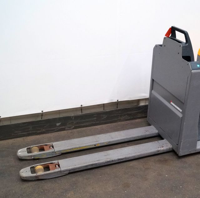 Jungheinrich ECE225 - Сборщик заказов: фото 3 Jungheinrich ECE225 - Сборщик заказов: фото 3