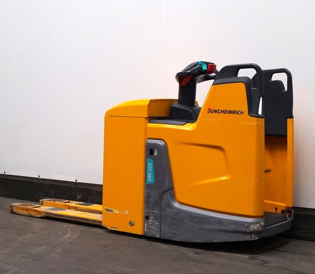 Jungheinrich ERE225 - Тележка: фото 2 Jungheinrich ERE225 - Тележка: фото 2