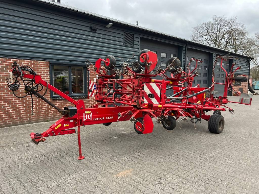 Lely Lotus 1325 - Сеноворошилка: фото 1 Lely Lotus 1325 - Сеноворошилка: фото 1