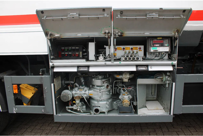 DAF CF 85.430 + PUMP/METERS + 4 COMPART / 15.000 LITER + COMPLETE SYSTEM WORKING - Грузовик-цистерна: фото 5 DAF CF 85.430 + PUMP/METERS + 4 COMPART / 15.000 LITER + COMPLETE SYSTEM WORKING - Грузовик-цистерна: фото 5