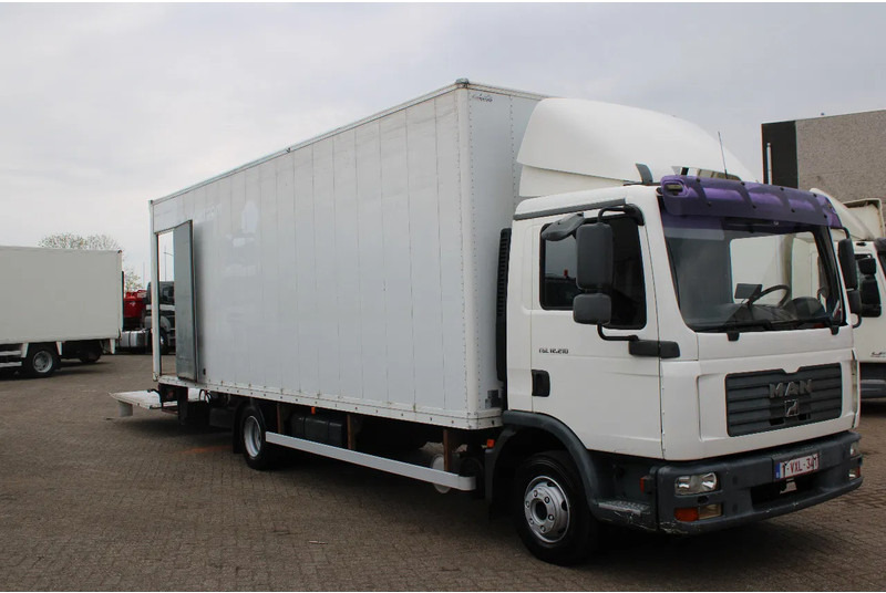 MAN TGL 12.210 + LIFT + MANUAL - Грузовик с закрытым кузовом: фото 2 MAN TGL 12.210 + LIFT + MANUAL - Грузовик с закрытым кузовом: фото 2