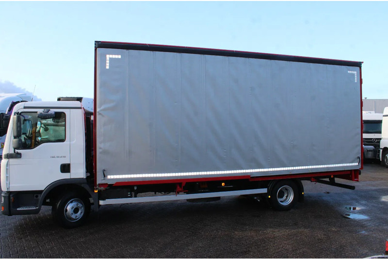 Тентованный грузовик MAN TGL 12.210 + MANUAL + 2.70HEIGHT + CAMERA: фото 6 Тентованный грузовик MAN TGL 12.210 + MANUAL + 2.70HEIGHT + CAMERA: фото 6