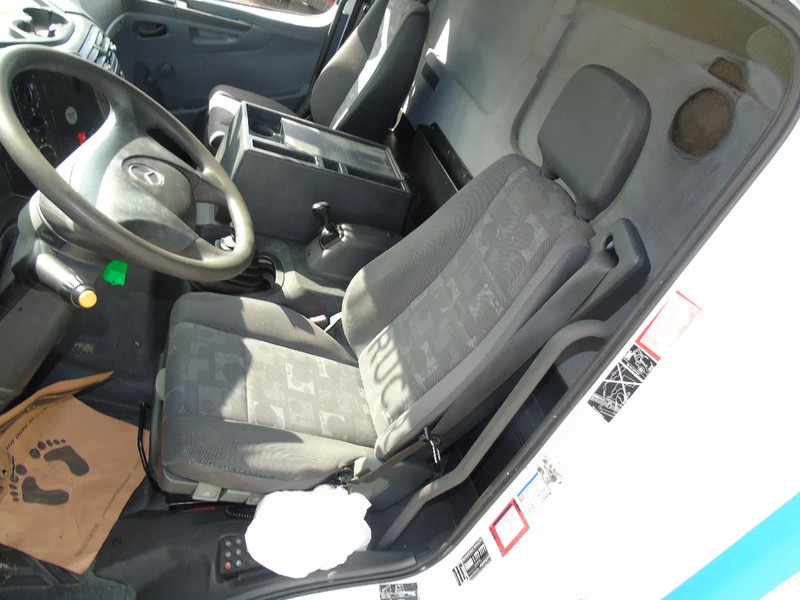 Грузовик с закрытым кузовом Mercedes-Benz Atego 1218 + euro 5 + lift: фото 8