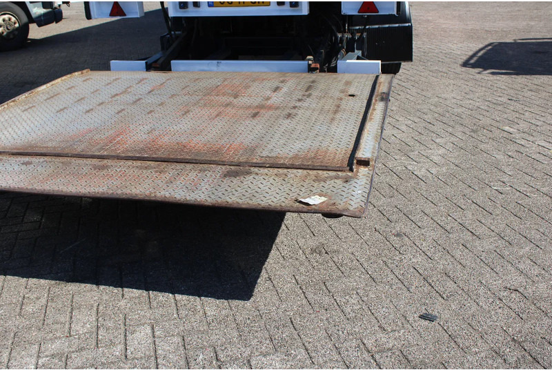Полуприцеп-фургон Tracon 2x alu axle + lift: фото 7