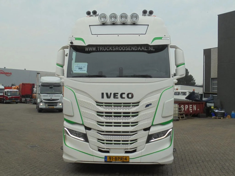 Iveco S-WAY 460+ Euro 6 + LNG + CNG + Retarder - Тягач: фото 2 Iveco S-WAY 460+ Euro 6 + LNG + CNG + Retarder - Тягач: фото 2