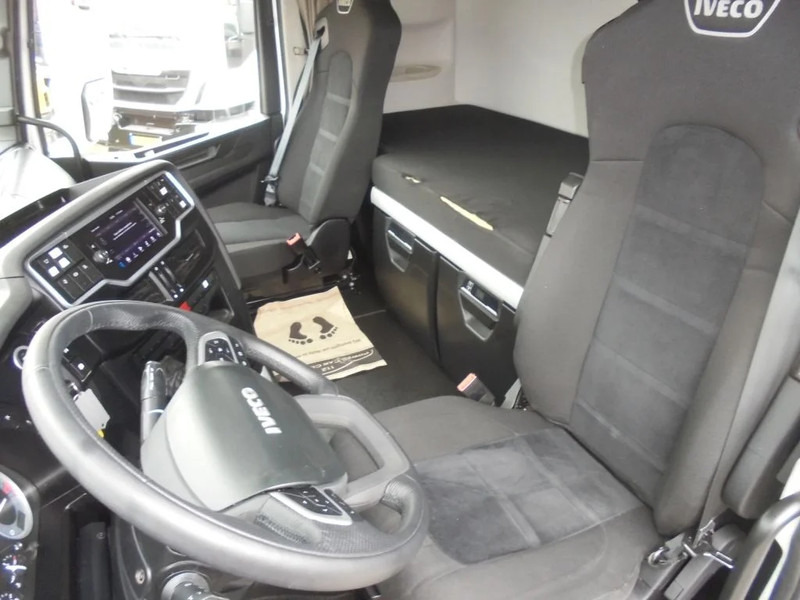 Iveco S-WAY 460+ Euro 6 + LNG + CNG + Retarder - Тягач: фото 4 Iveco S-WAY 460+ Euro 6 + LNG + CNG + Retarder - Тягач: фото 4