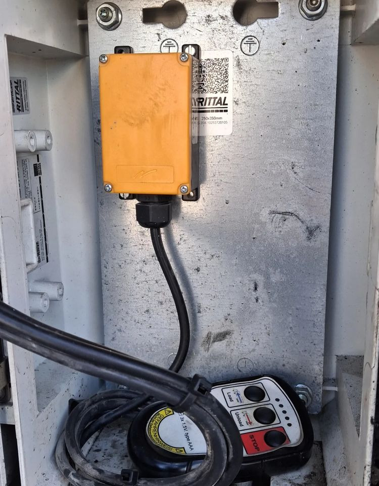 Reisch Ruchoma Podłoga 8mm - Полуприцеп с подвижным полом: фото 4 Reisch Ruchoma Podłoga 8mm - Полуприцеп с подвижным полом: фото 4