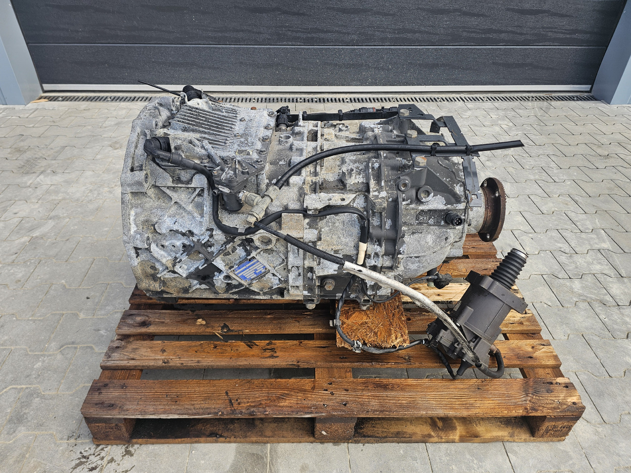 DAF XF 105 GEARBOX / 12AS2330 TD / COMPLETE / WORLDWIDE DELIVERY - Коробка передач: фото 1 DAF XF 105 GEARBOX / 12AS2330 TD / COMPLETE / WORLDWIDE DELIVERY - Коробка передач: фото 1