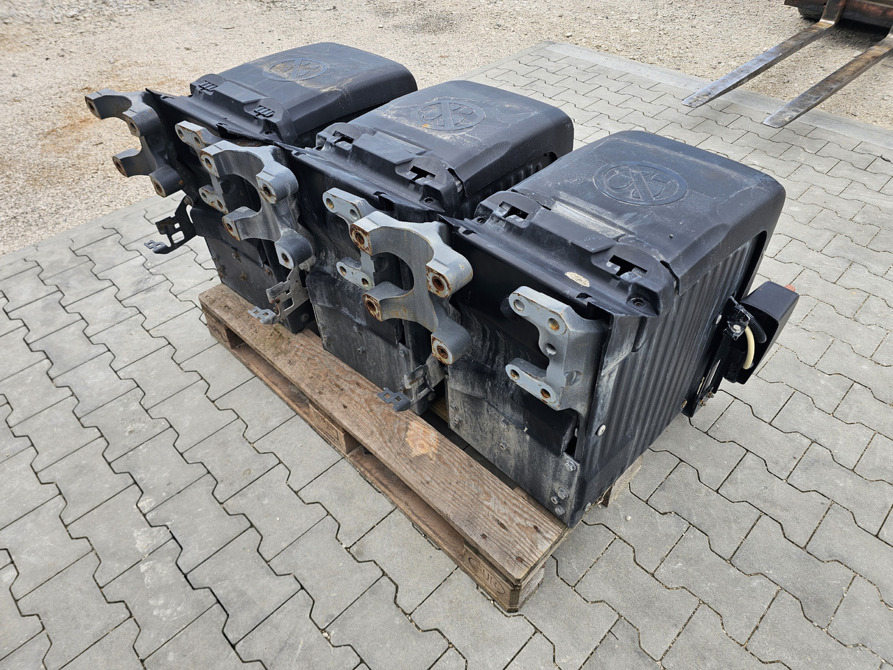 DAF XF106 EURO 6 / VERTICAL BATTERY BOX - Аккумулятор: фото 3 DAF XF106 EURO 6 / VERTICAL BATTERY BOX - Аккумулятор: фото 3