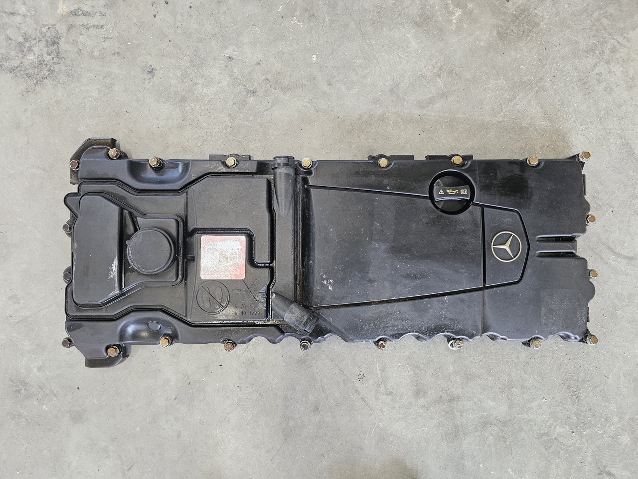 MERCEDES-BENZ ATEGO MP4 EURO 6 / OM936 / ENGINE COVER / A9360100930 - Двигатель и запчасти: фото 2 MERCEDES-BENZ ATEGO MP4 EURO 6 / OM936 / ENGINE COVER / A9360100930 - Двигатель и запчасти: фото 2