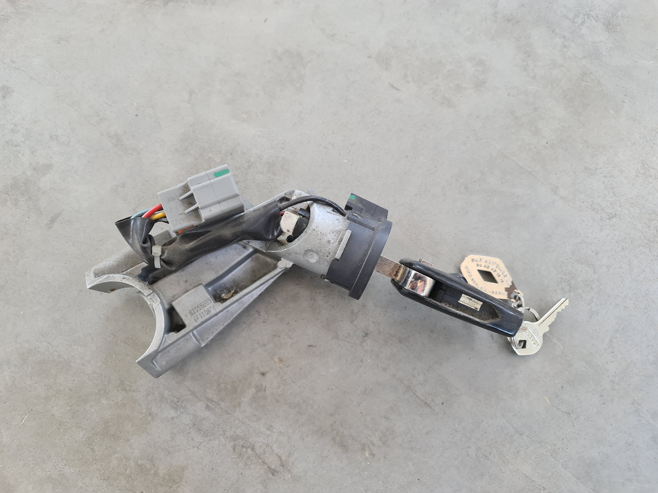 RENAULT RANGE T / IGNITION WITH KEY / 82355085 - Стартер: фото 2 RENAULT RANGE T / IGNITION WITH KEY / 82355085 - Стартер: фото 2