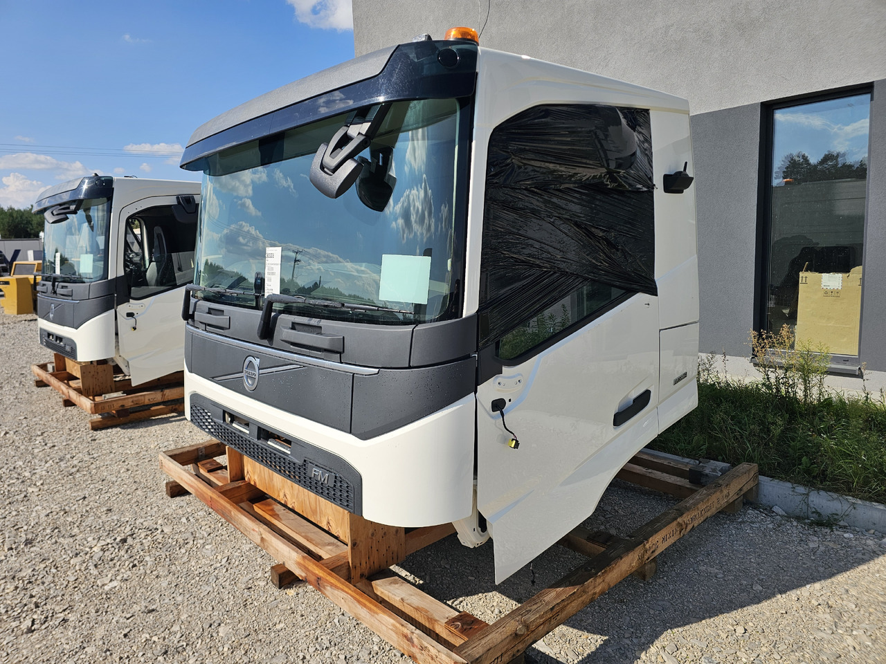 VOLVO FM5 FMX LOW DAY CAB / FULLY COMPLETE / BRAND NEW - Кабина: фото 2 VOLVO FM5 FMX LOW DAY CAB / FULLY COMPLETE / BRAND NEW - Кабина: фото 2