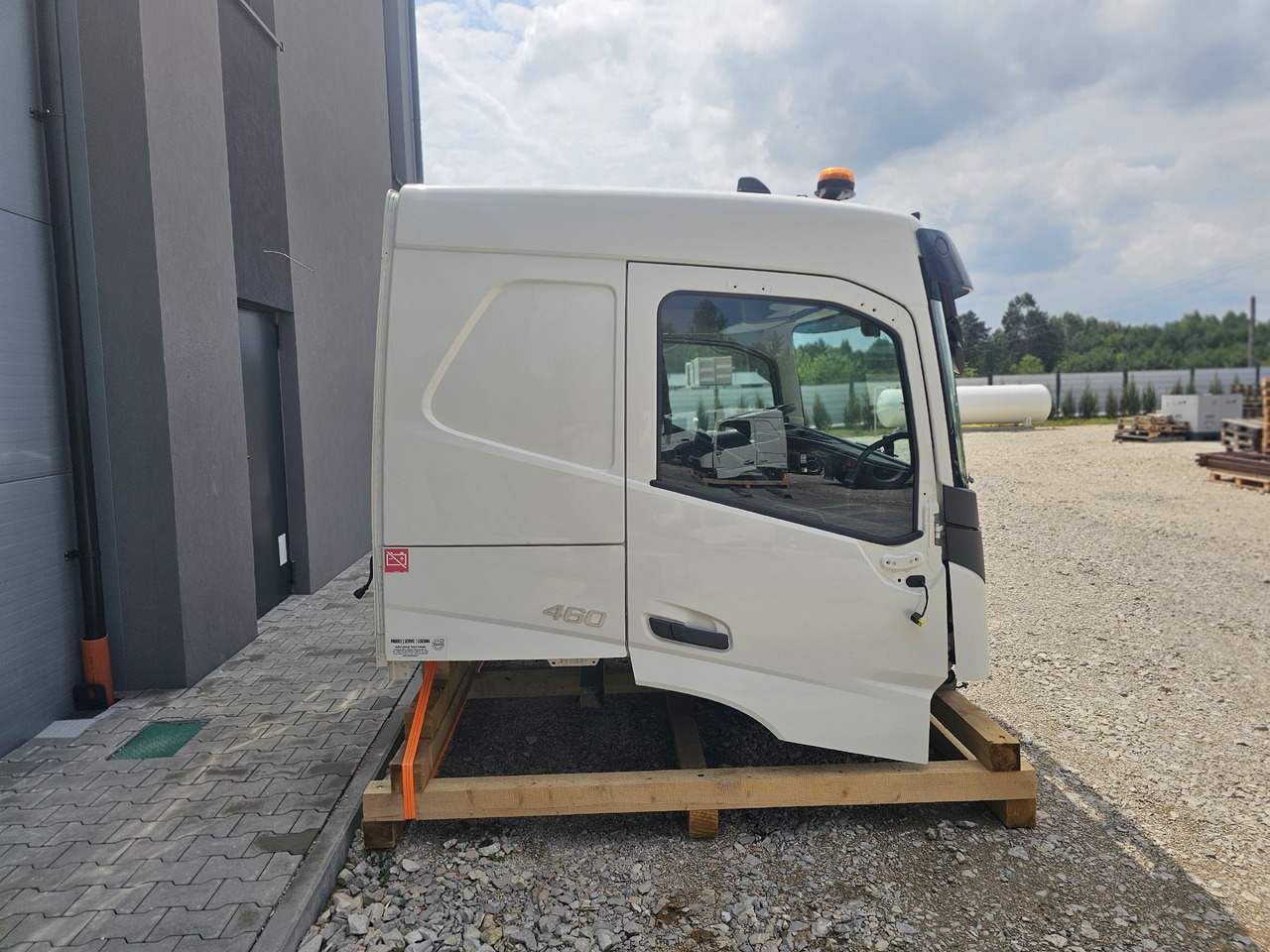 VOLVO FM5 LOW ROOF / L2 H1 / COMPLETE CAB / 2022 - Кабина: фото 4 VOLVO FM5 LOW ROOF / L2 H1 / COMPLETE CAB / 2022 - Кабина: фото 4