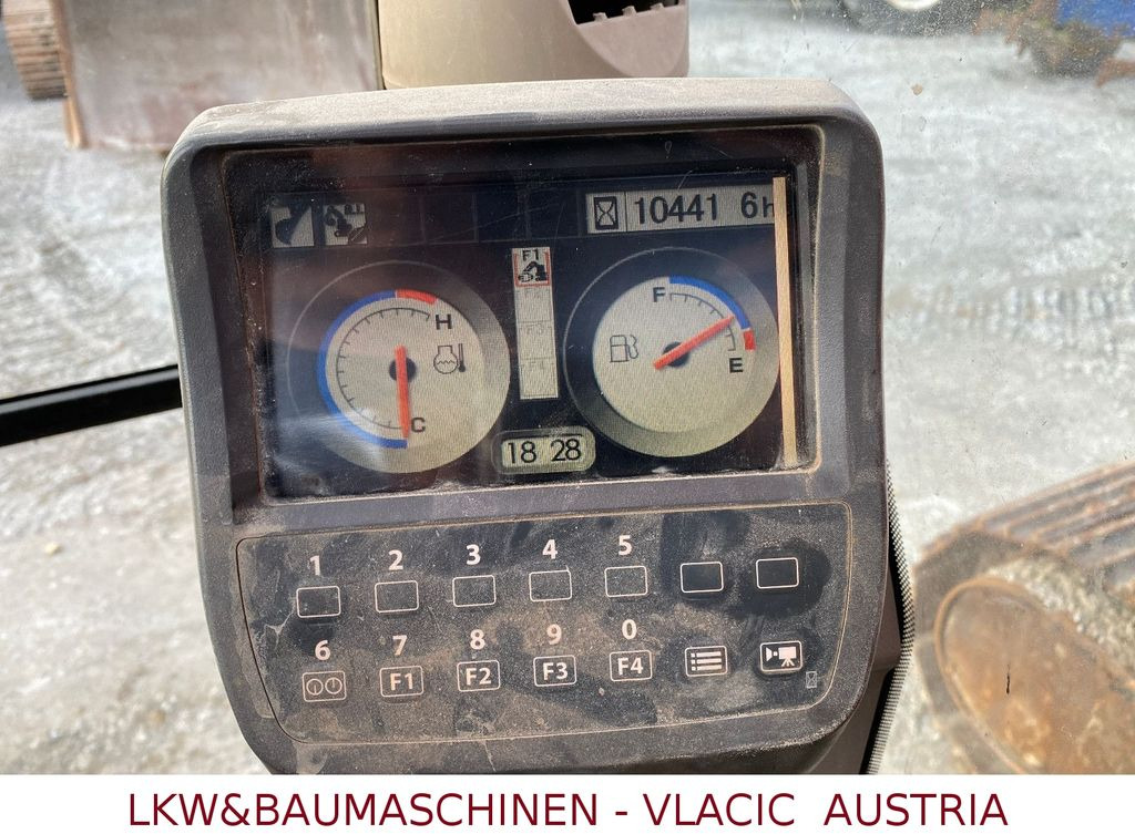 Гусеничный экскаватор Hitachi ZX 225 USLC-3: фото 6