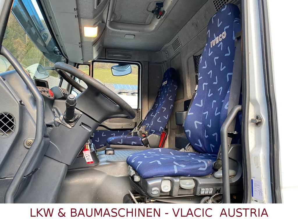 Фото интерьера 1: Грузовик бортовой/ Платформа, Автоманипулятор Iveco Stralis 360 Kran HIAB 166 4xHydr. Ladung 6,20m Iveco Stralis 360 Kran HIAB 166 4xHydr. Ladung 6,20m