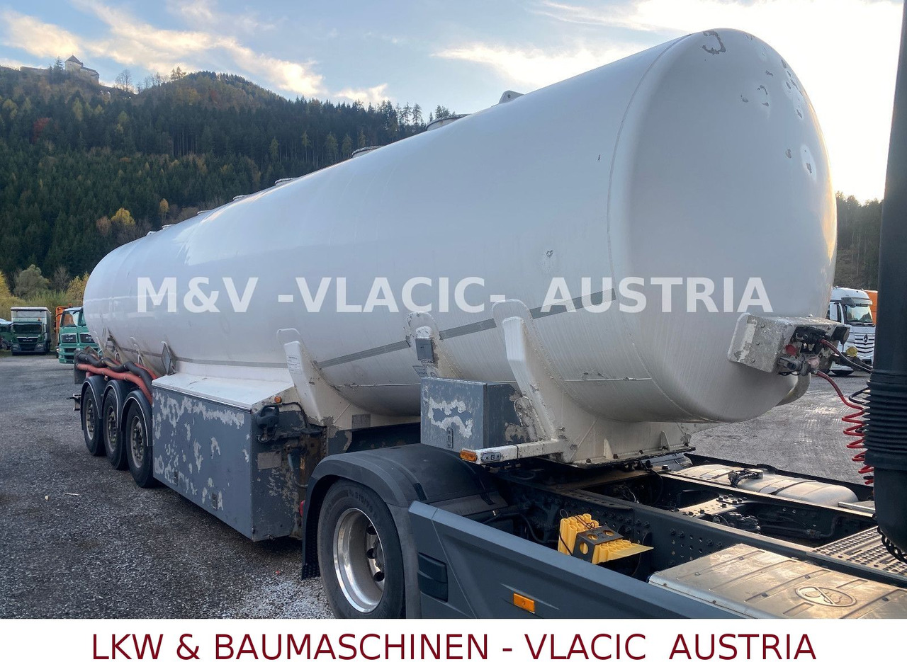 Schwarzmüller Benzin / Diesel 43000L 6Kammer Peillstab - Полуприцеп-цистерна: фото 2 Schwarzmüller Benzin / Diesel 43000L 6Kammer Peillstab - Полуприцеп-цистерна: фото 2