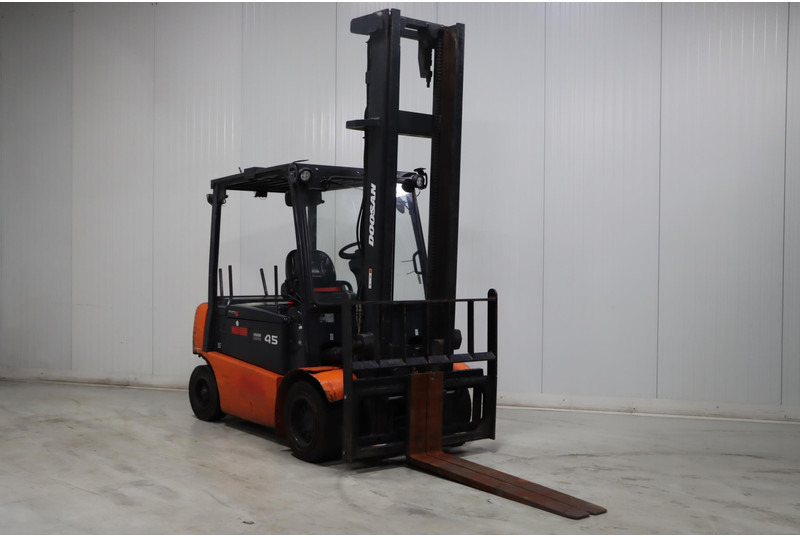 Doosan B45X-5 - Электропогрузчик: фото 1 Doosan B45X-5 - Электропогрузчик: фото 1
