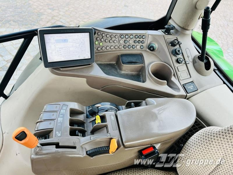 Трактор John Deere 6210R: фото 12