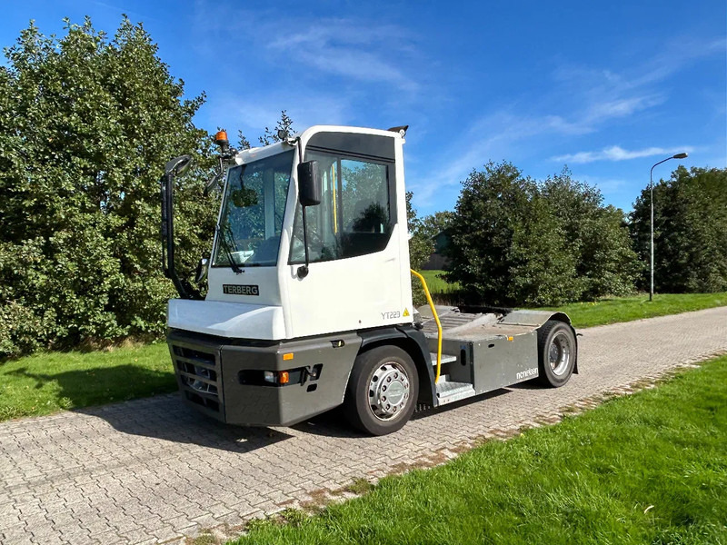 Terberg YT 223 | LOW HOURS | AIRCO | MEGA LOW LOADER | - Терминальный тягач: фото 1 Terberg YT 223 | LOW HOURS | AIRCO | MEGA LOW LOADER | - Терминальный тягач: фото 1