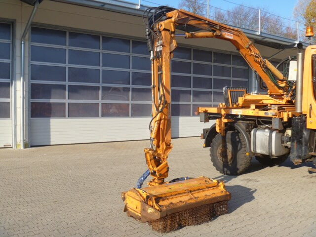 Unimog Aufbaumulcher Gilbers U400ST06EMP - Манипуляторная косилка: фото 1 Unimog Aufbaumulcher Gilbers U400ST06EMP - Манипуляторная косилка: фото 1